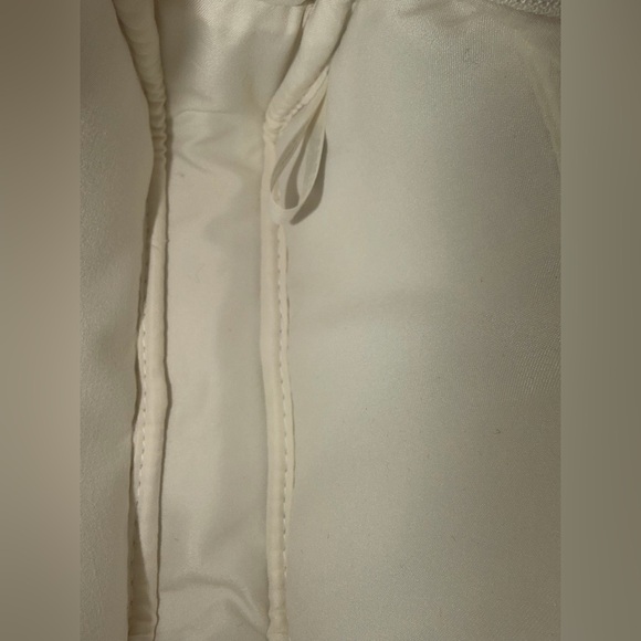 Chanel Beauté cosmetics bag - Picture 7 of 11